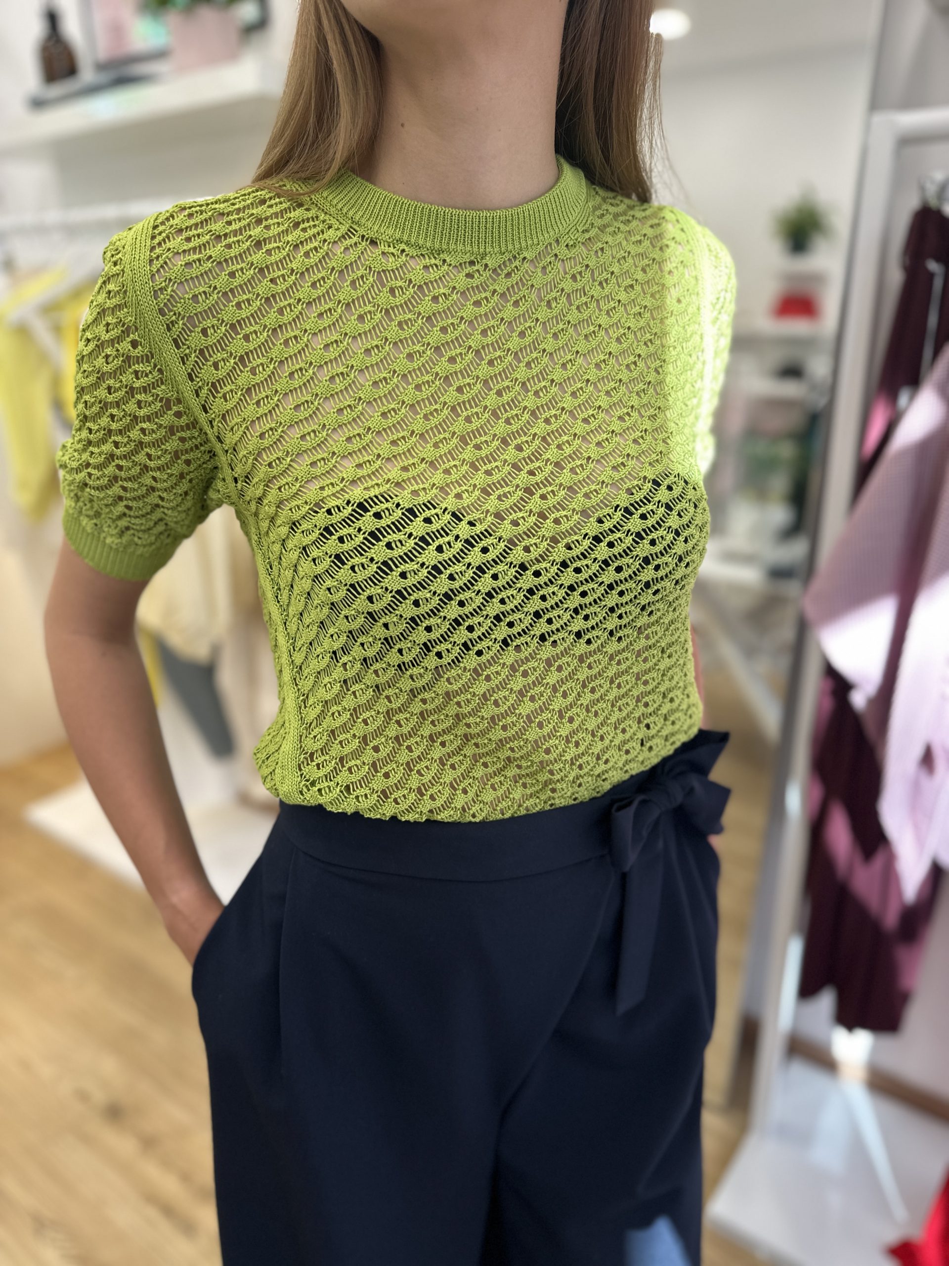 T-shirt traforata verde lime - immagine 2