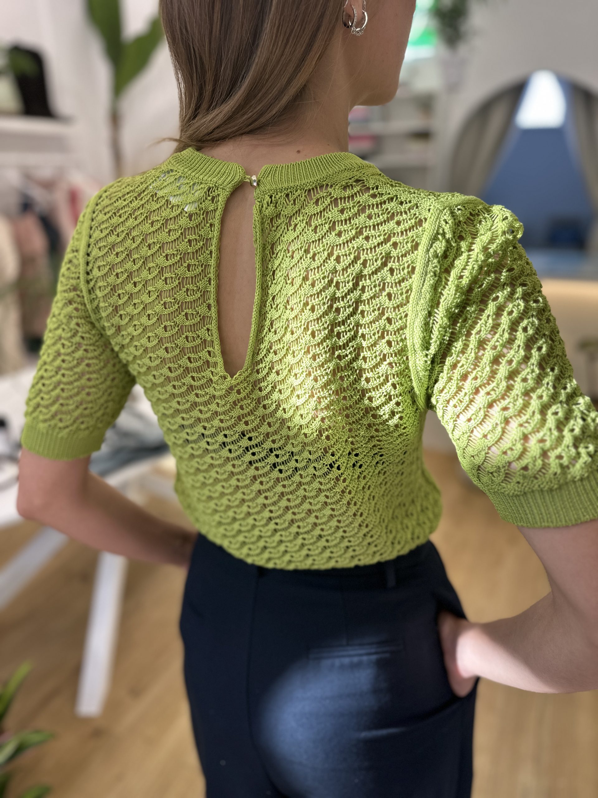 T-shirt traforata verde lime - immagine 3