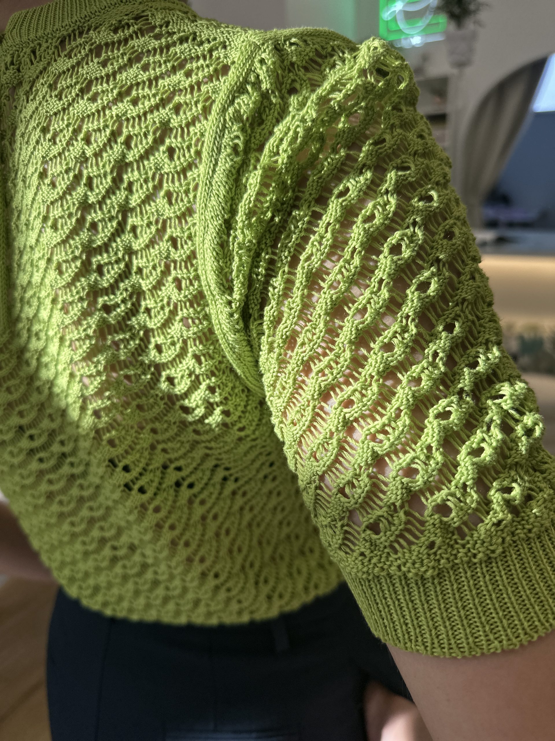 T-shirt traforata verde lime - immagine 4